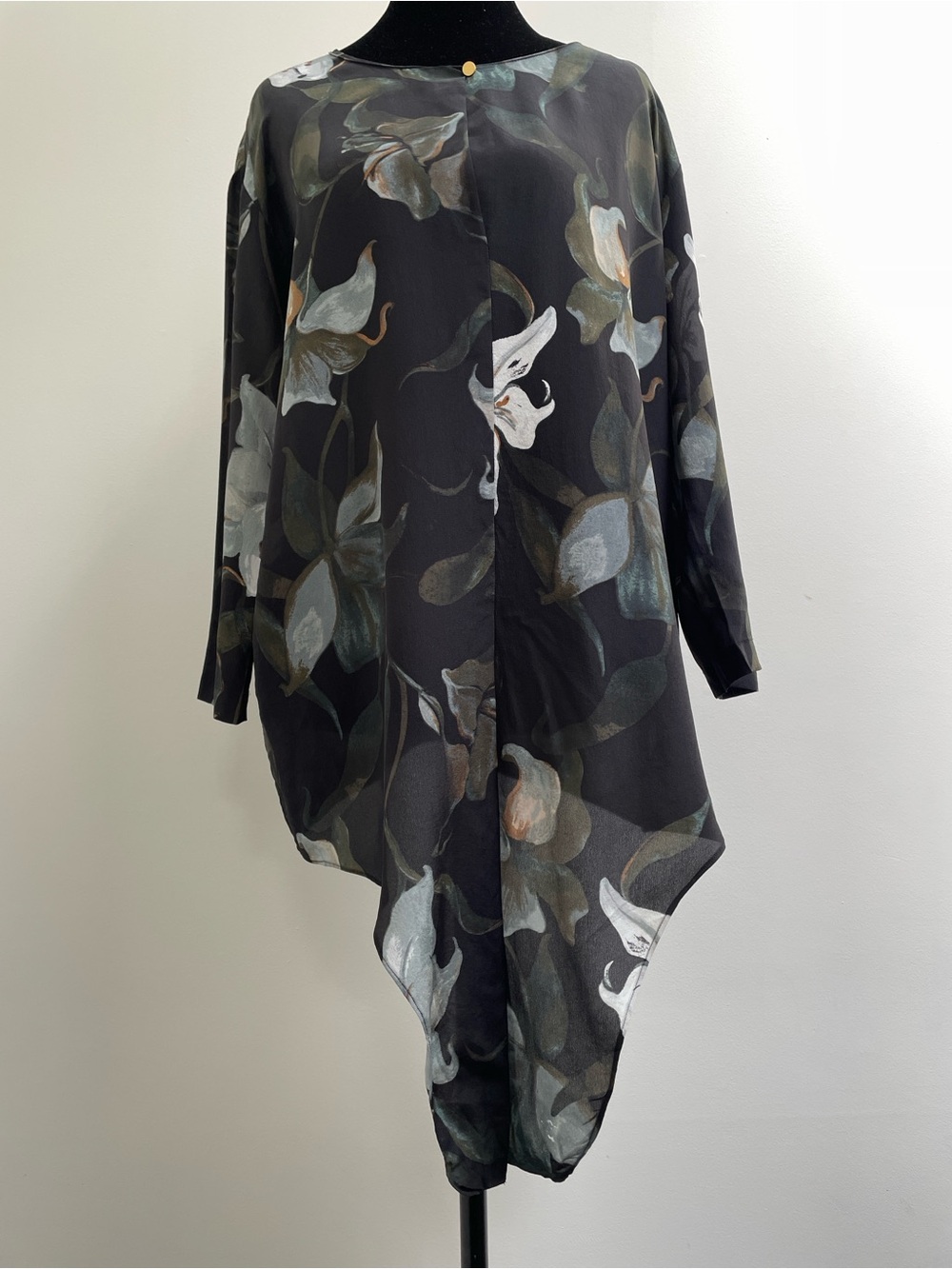 Club Monaco 100% Silk Floral Tie Hem Blouse, Size Medium
